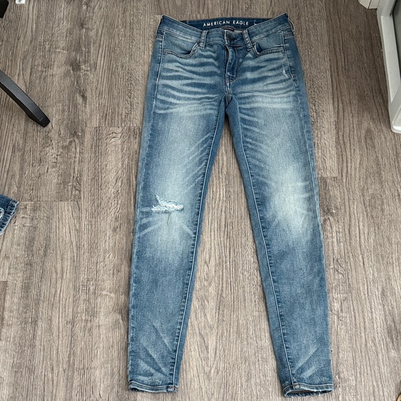 American Eagle Outfitters Light Wash Skinny Jeans - Picture 4 of 5